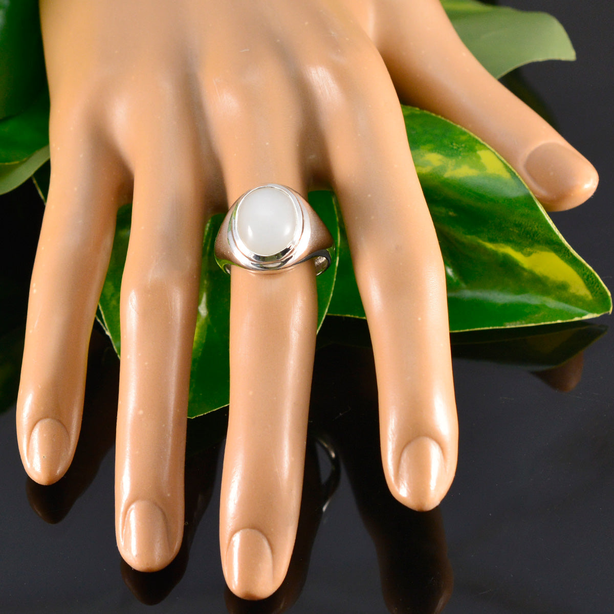 Paula Glamorous White Solitaire Ring