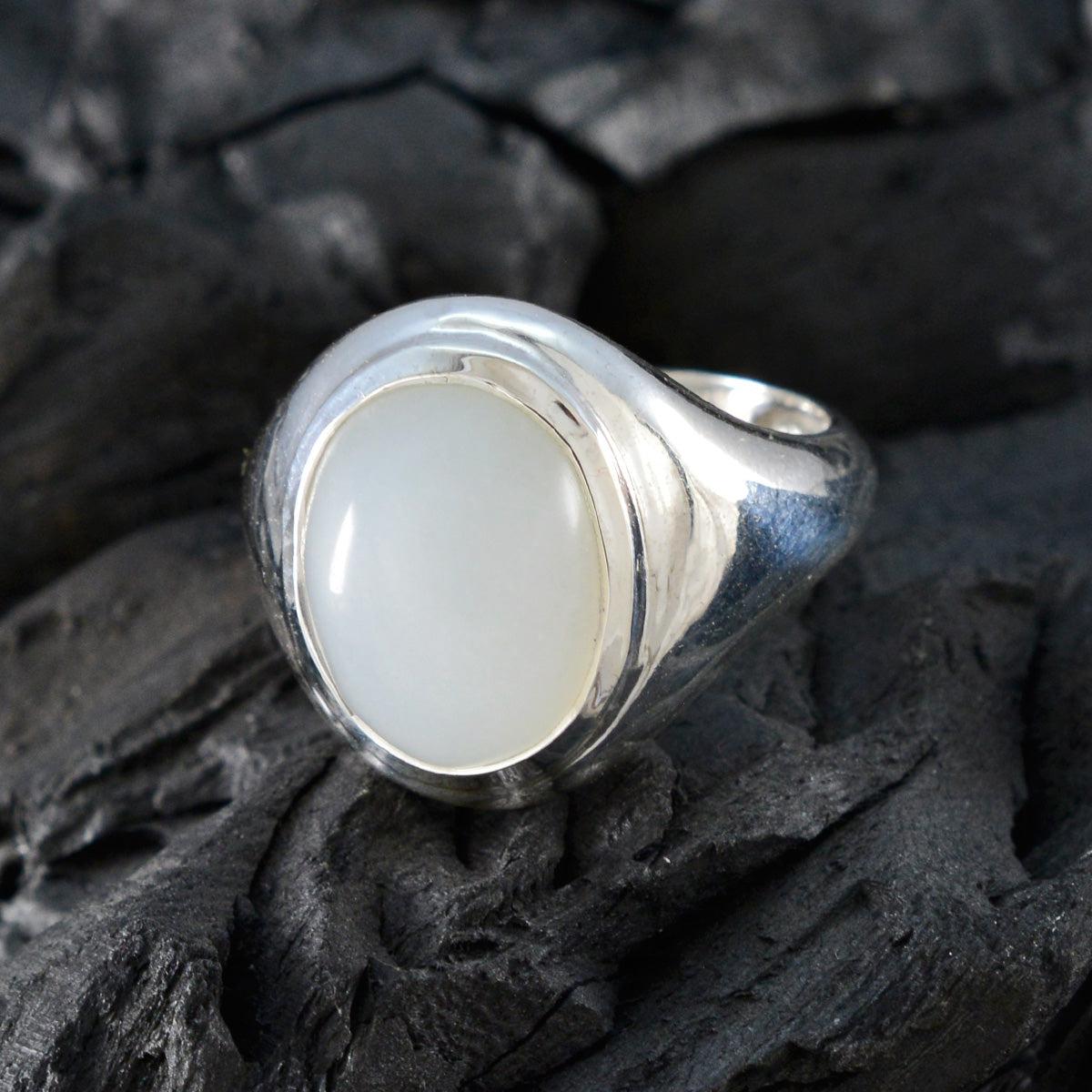 Paula Glamorous White Solitaire Ring