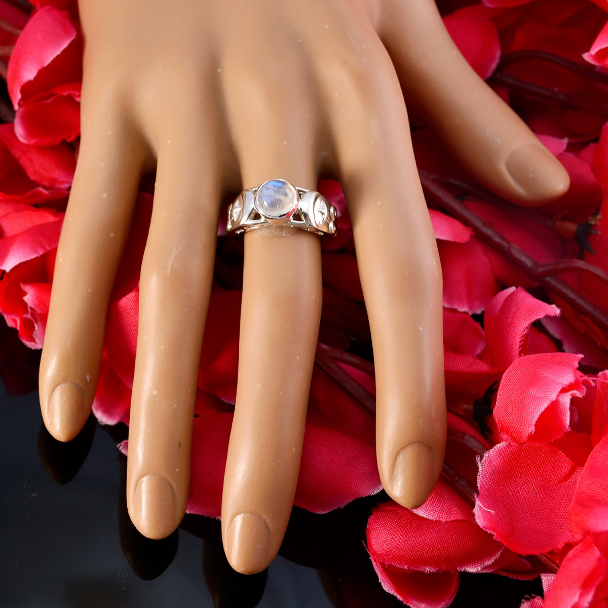 Sara Filigree White Solitaire Ring