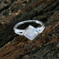 Hana Romantic White Solitaire Ring