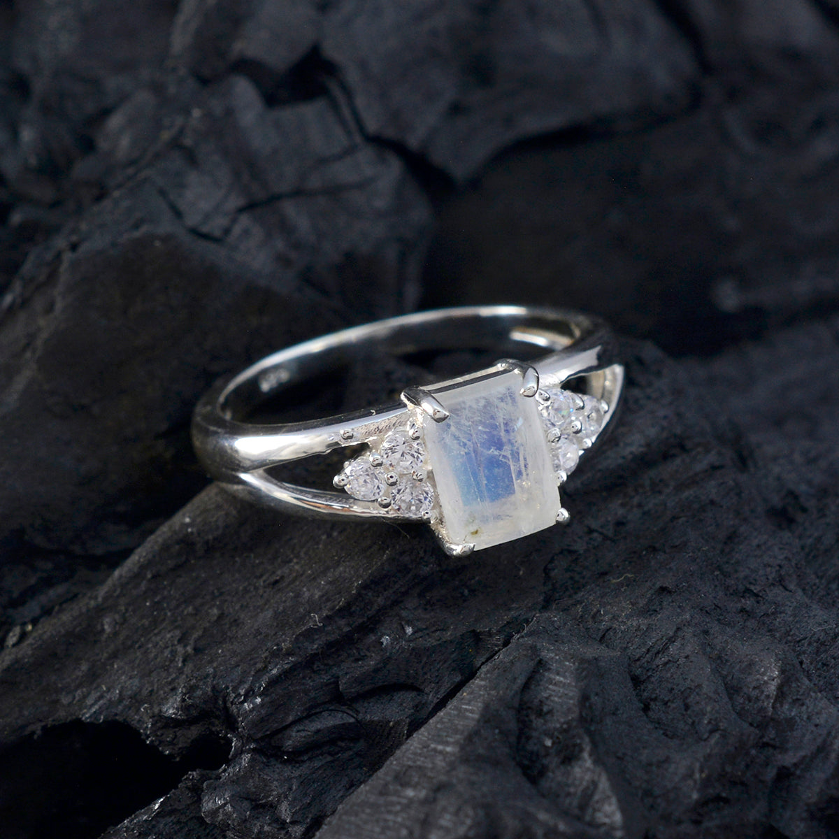 Dewi Fairytale White Halo Ring