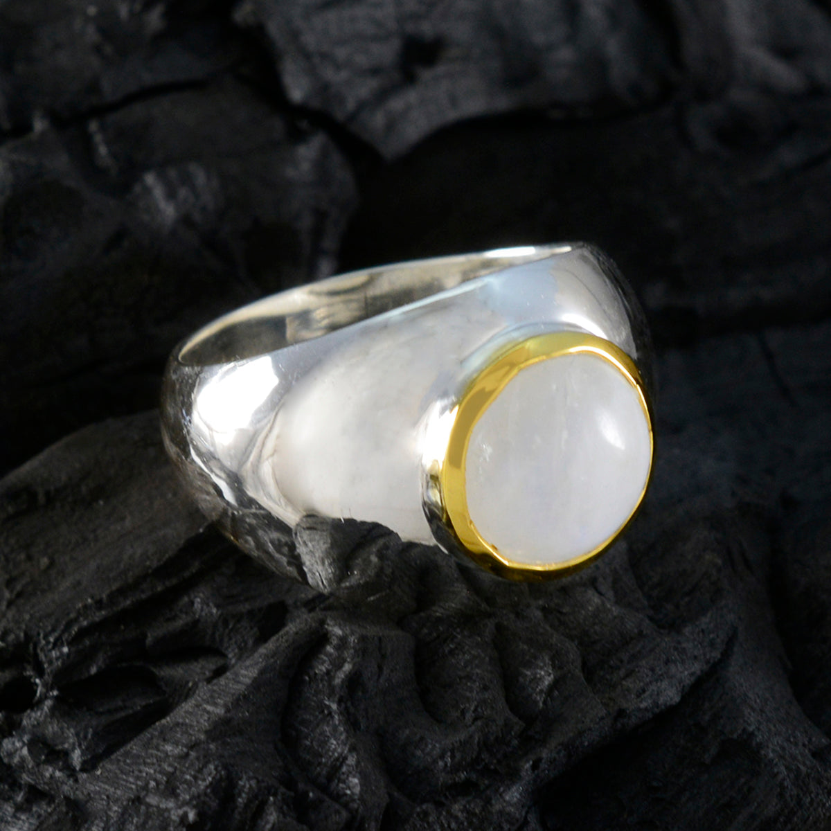 Anna Glamorous White Solitaire Ring