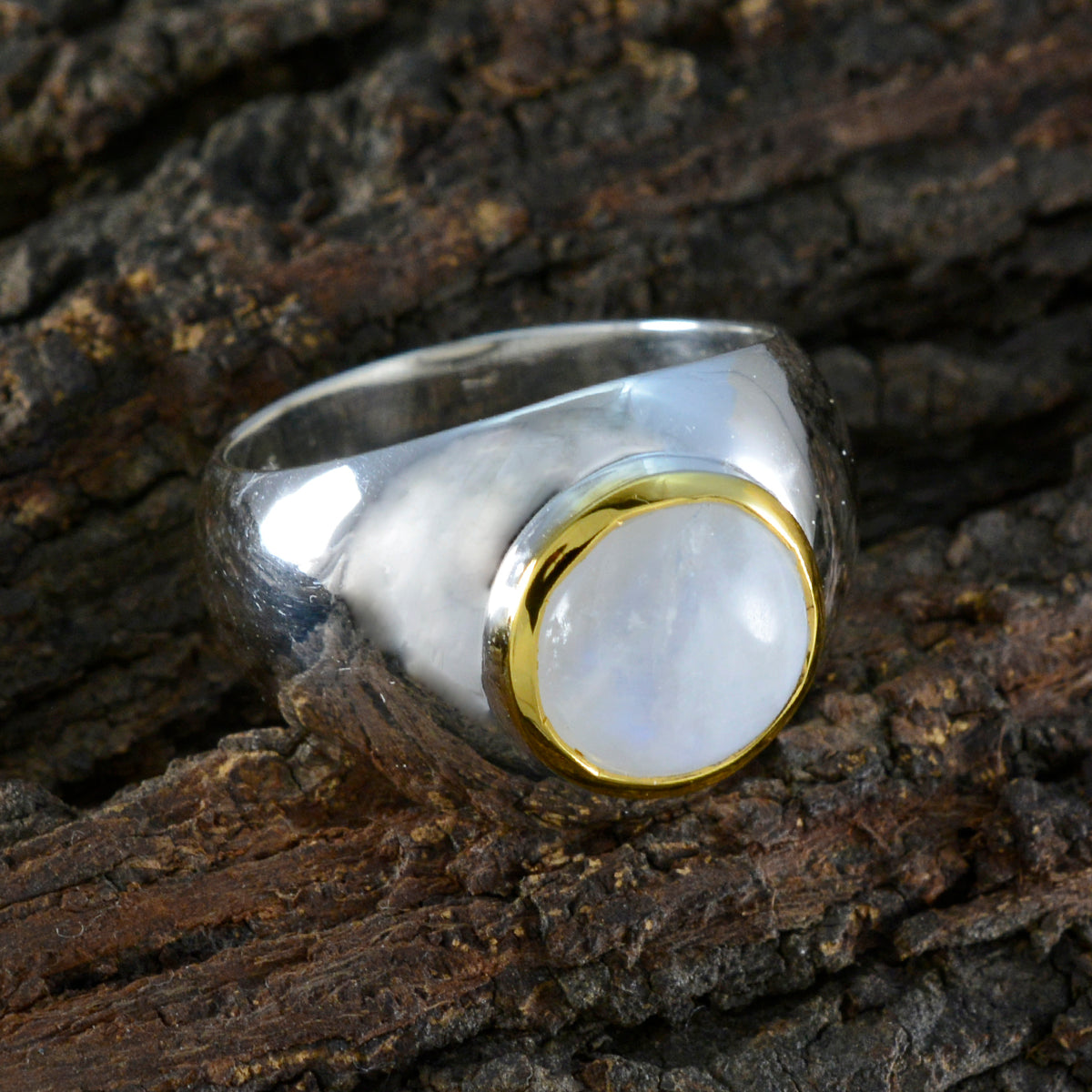 Anna Glamorous White Solitaire Ring