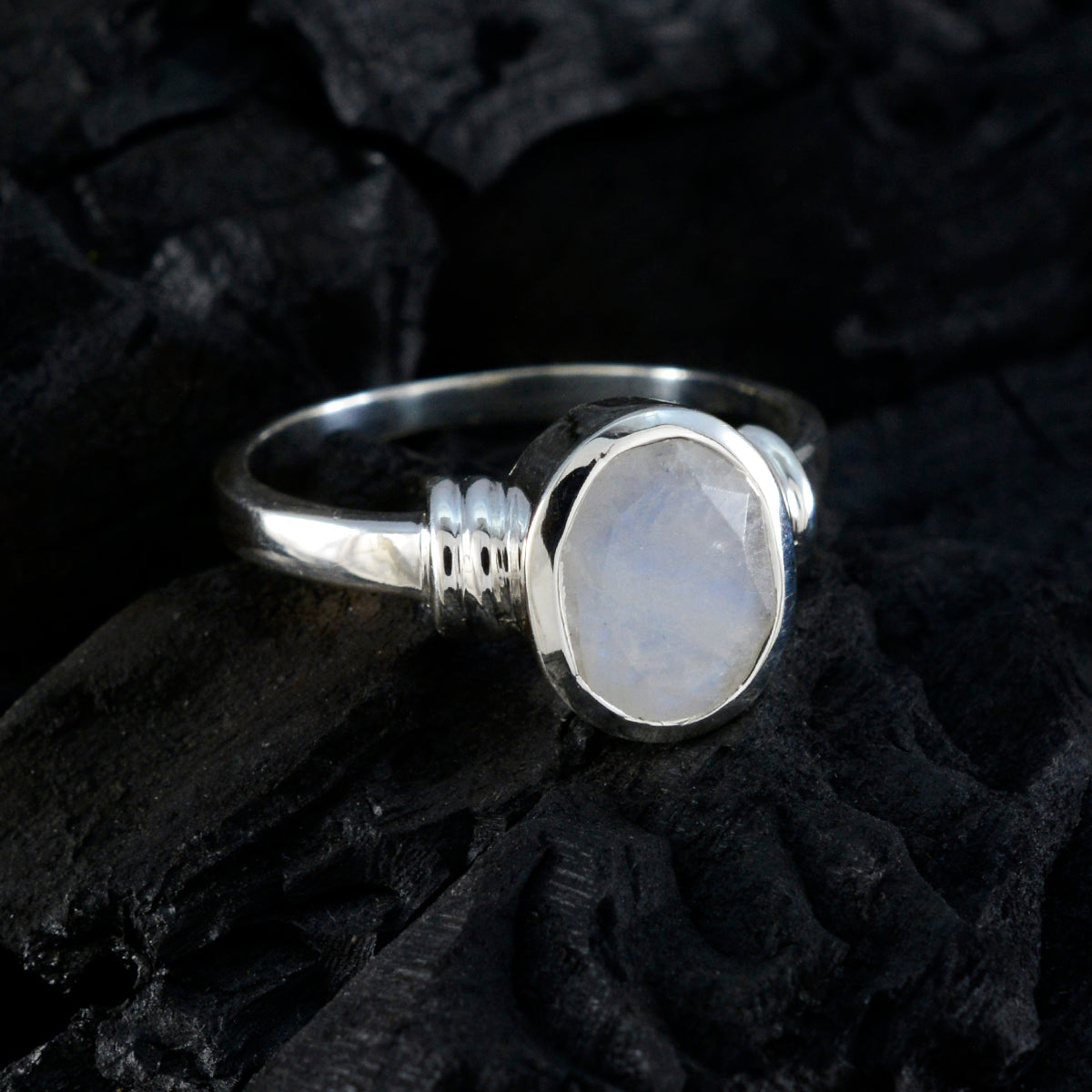 Ananya Glamorous White Solitaire Ring