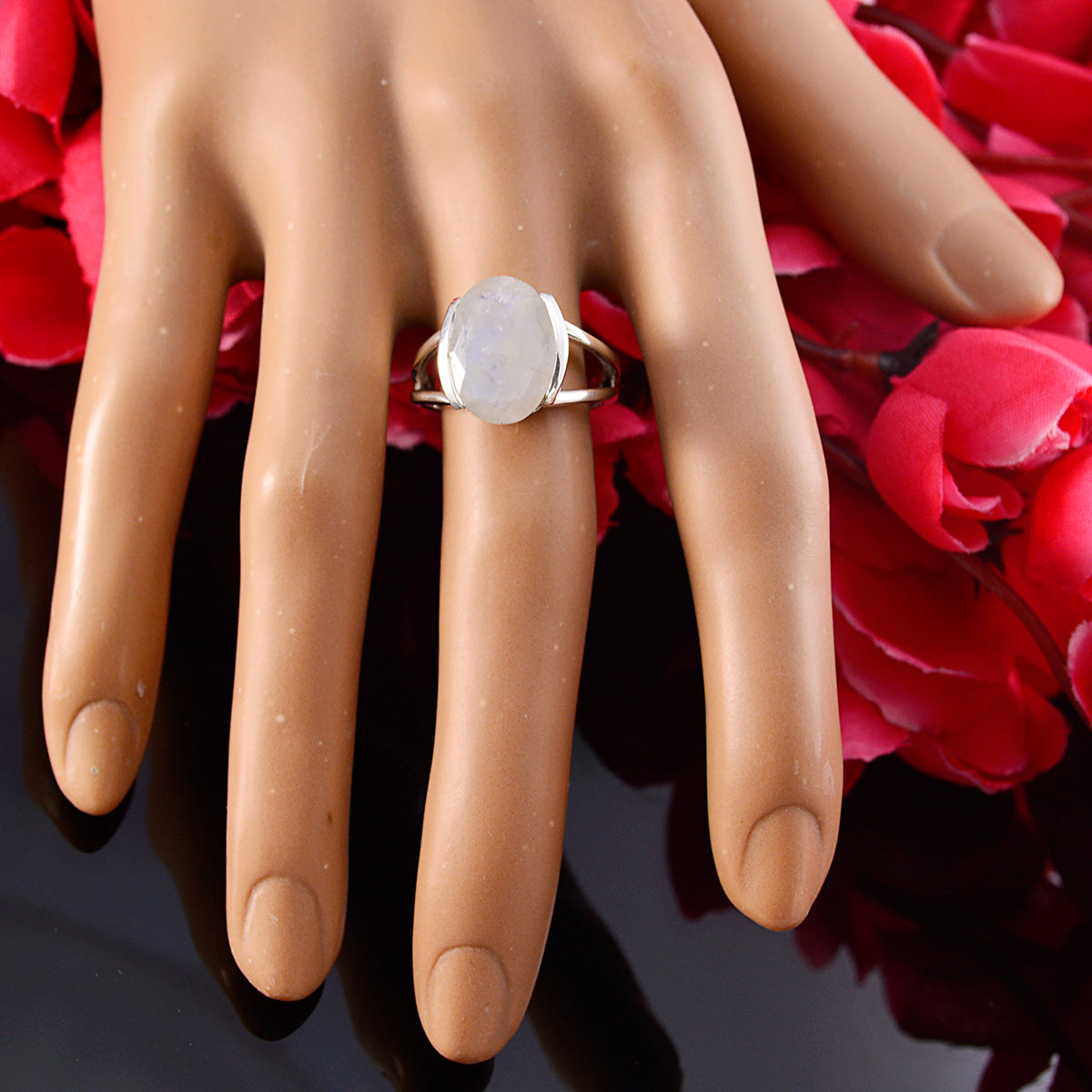 Sarah Graceful White Solitaire Ring