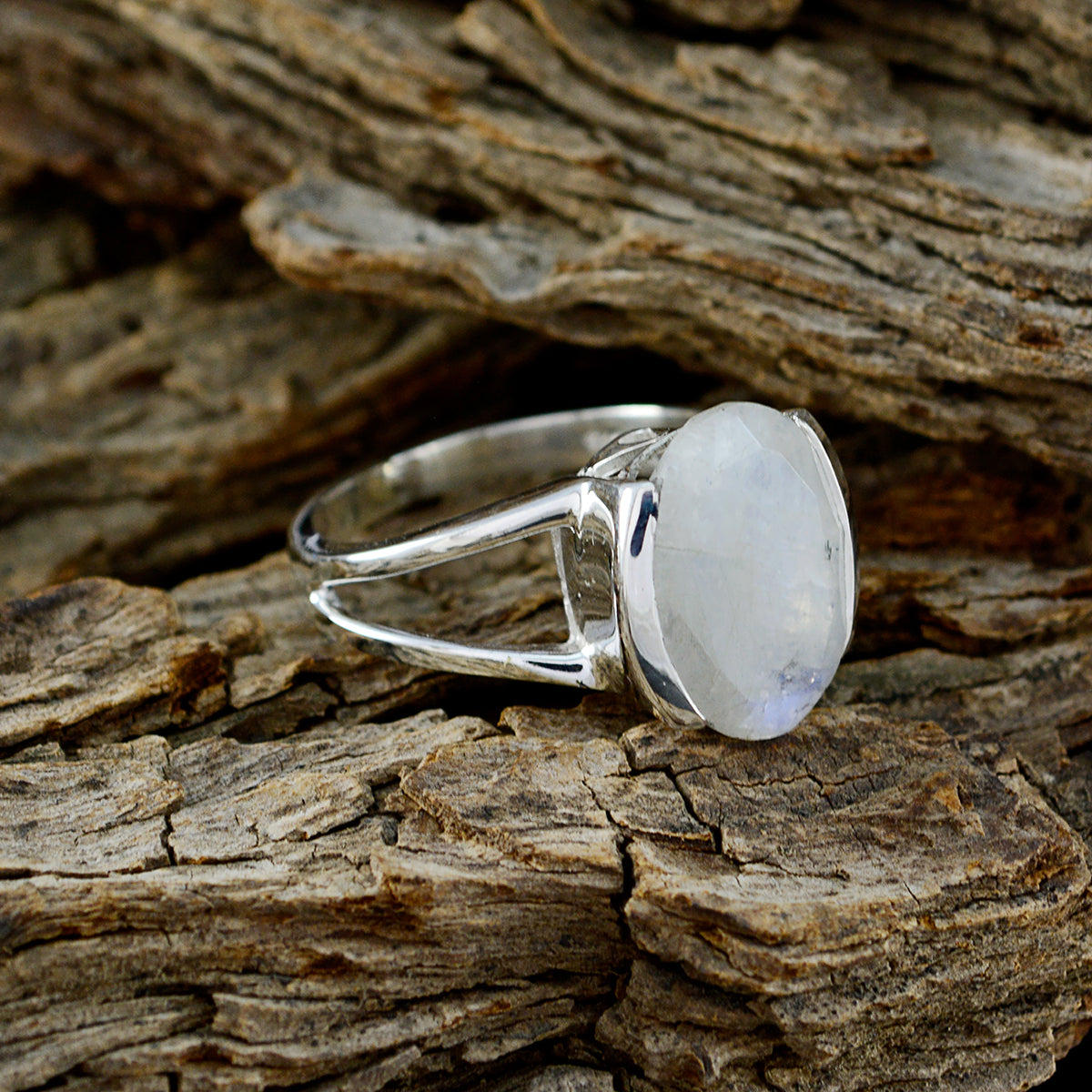 Sarah Graceful White Solitaire Ring