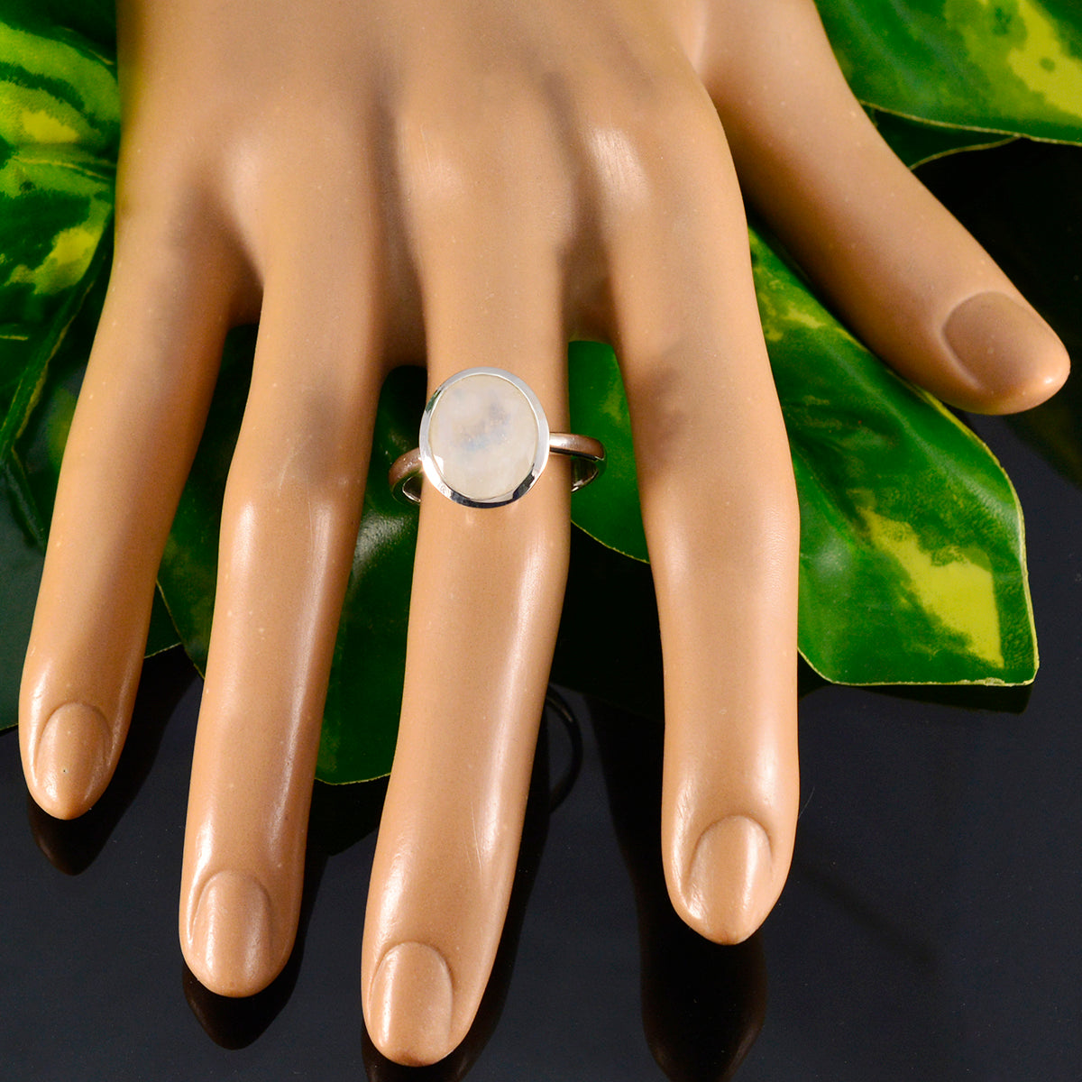 Mariana Traditional White Solitaire Ring