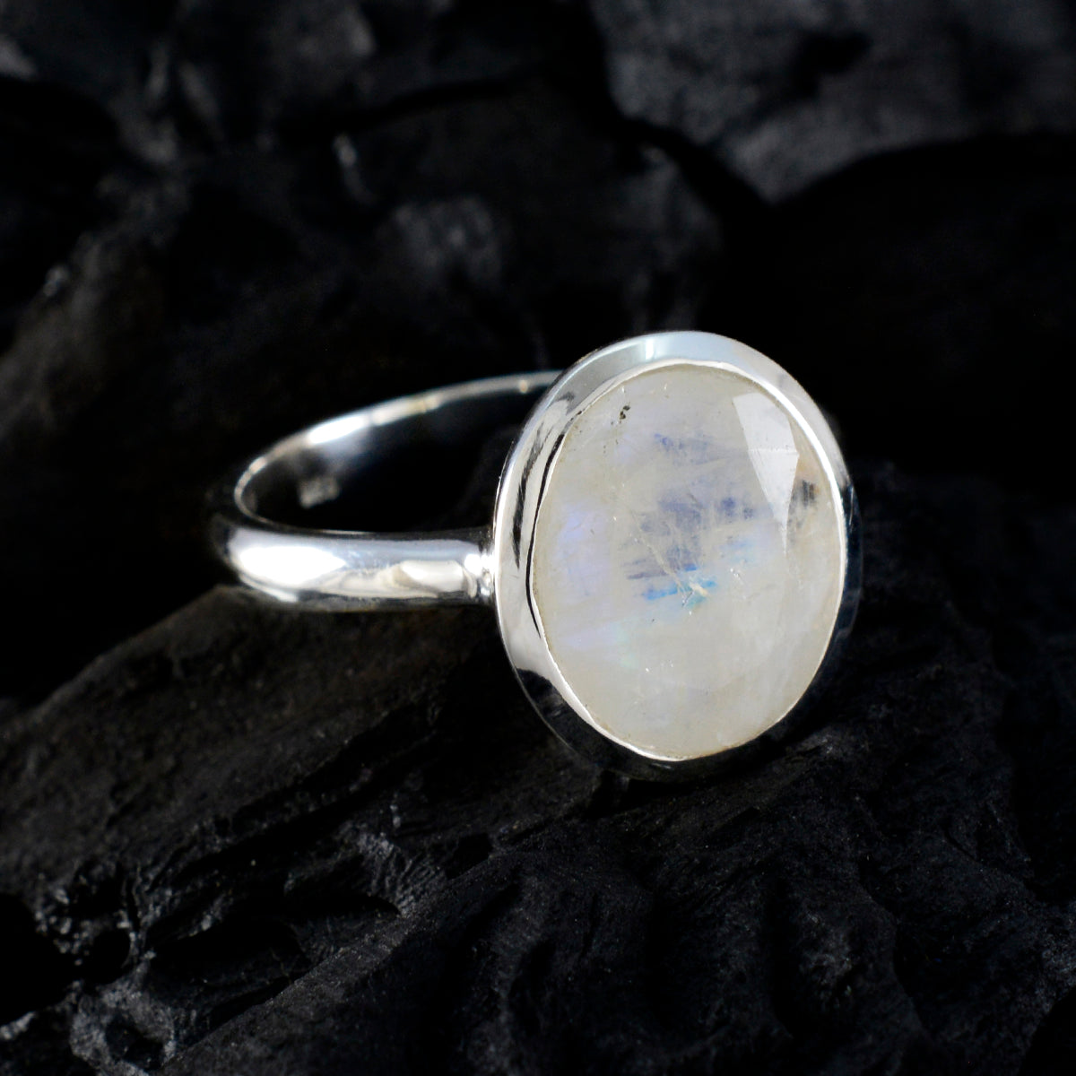 Mariana Traditional White Solitaire Ring