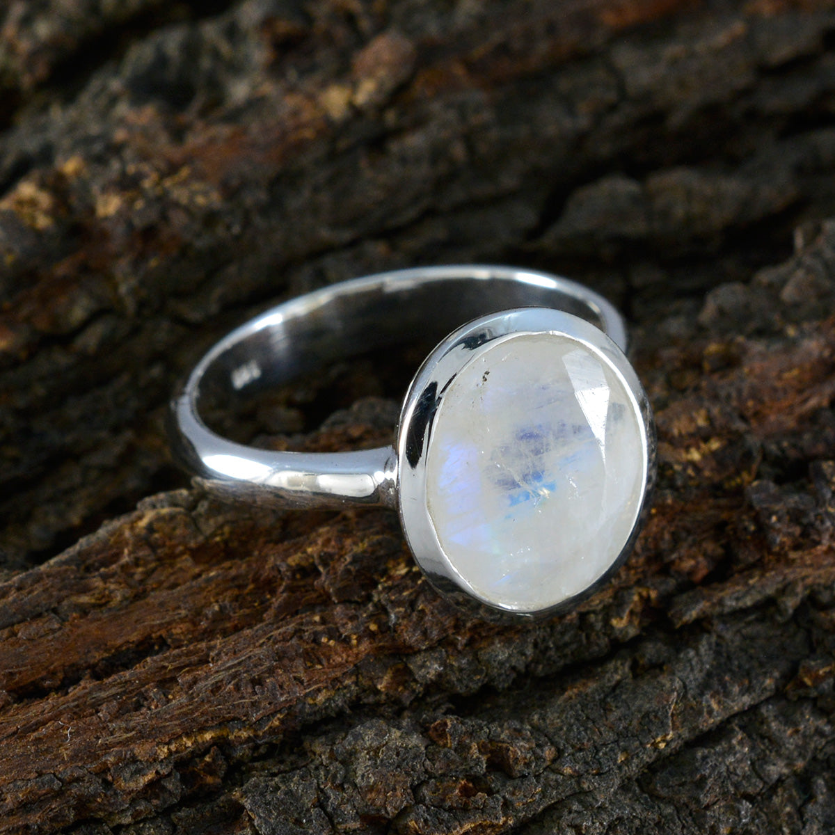 Mariana Traditional White Solitaire Ring