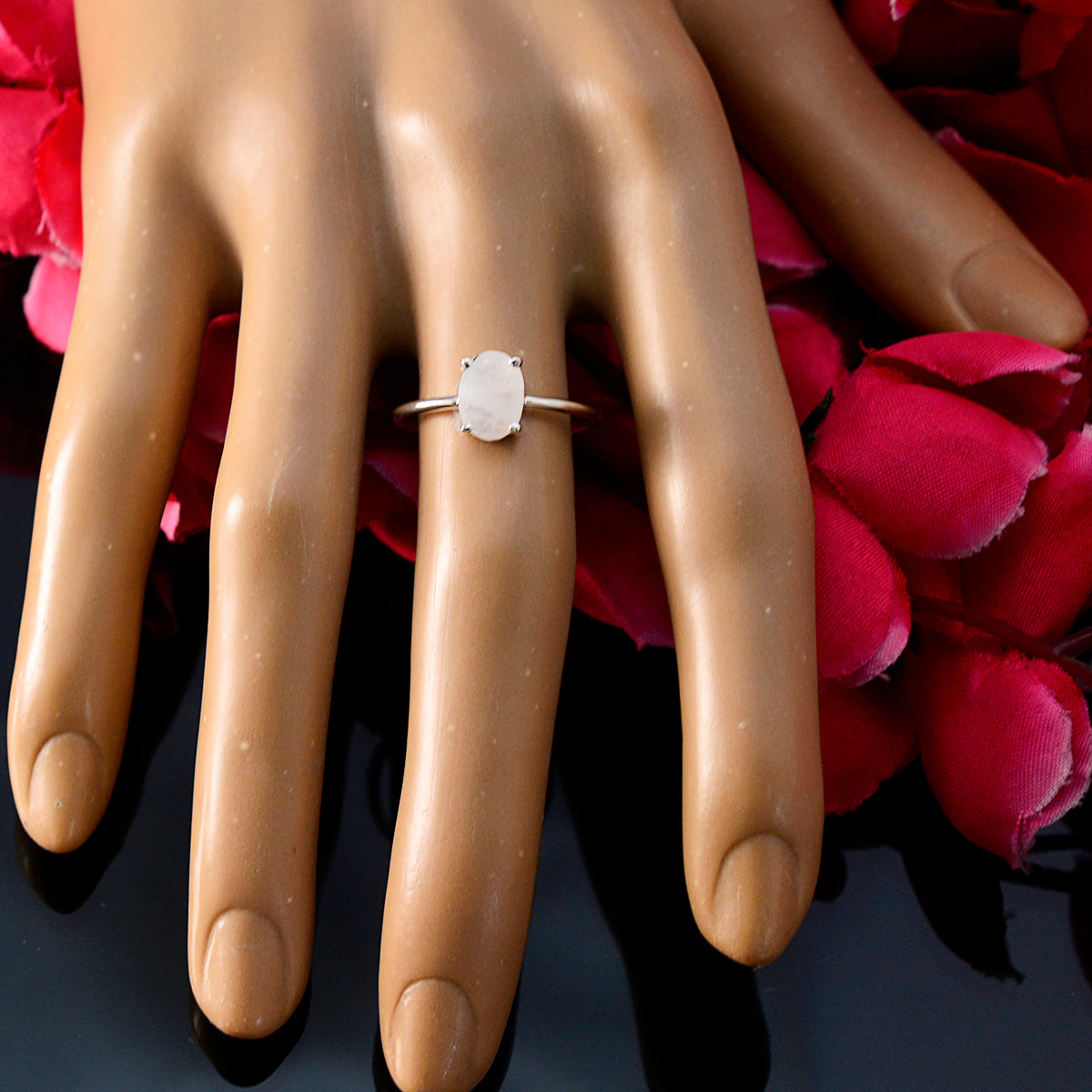 Min-seo Sophisticated White Solitaire Ring