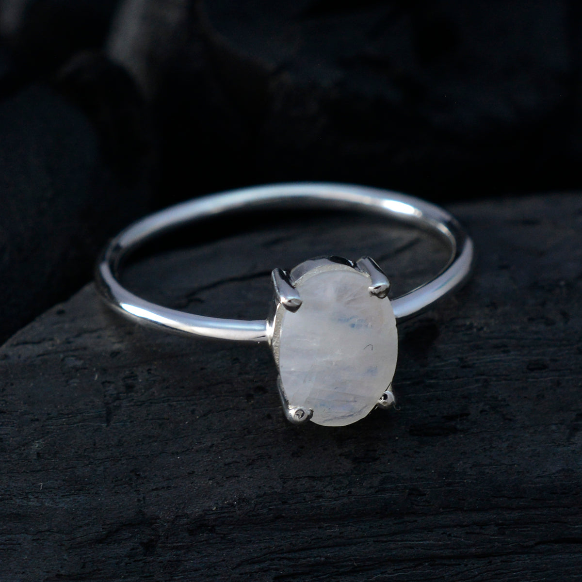 Min-seo Sophisticated White Solitaire Ring