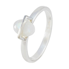 Eleanor Glamorous White Solitaire Ring