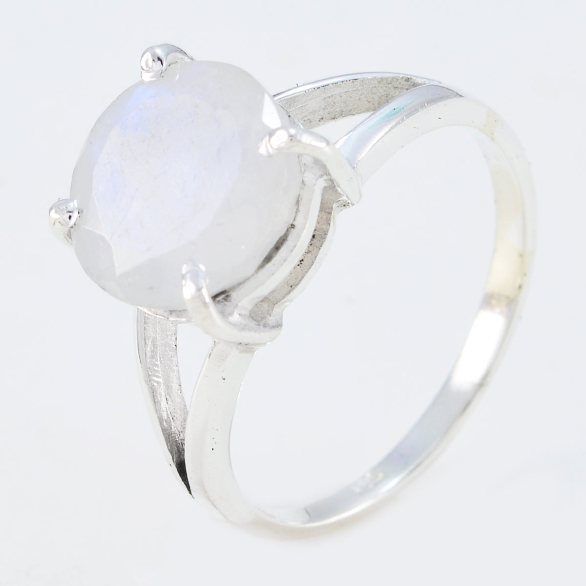 Jia Luxurious White Solitaire Ring