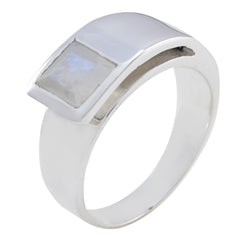 Dewi Feminine White Solitaire Ring
