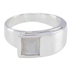 Dewi Feminine White Solitaire Ring