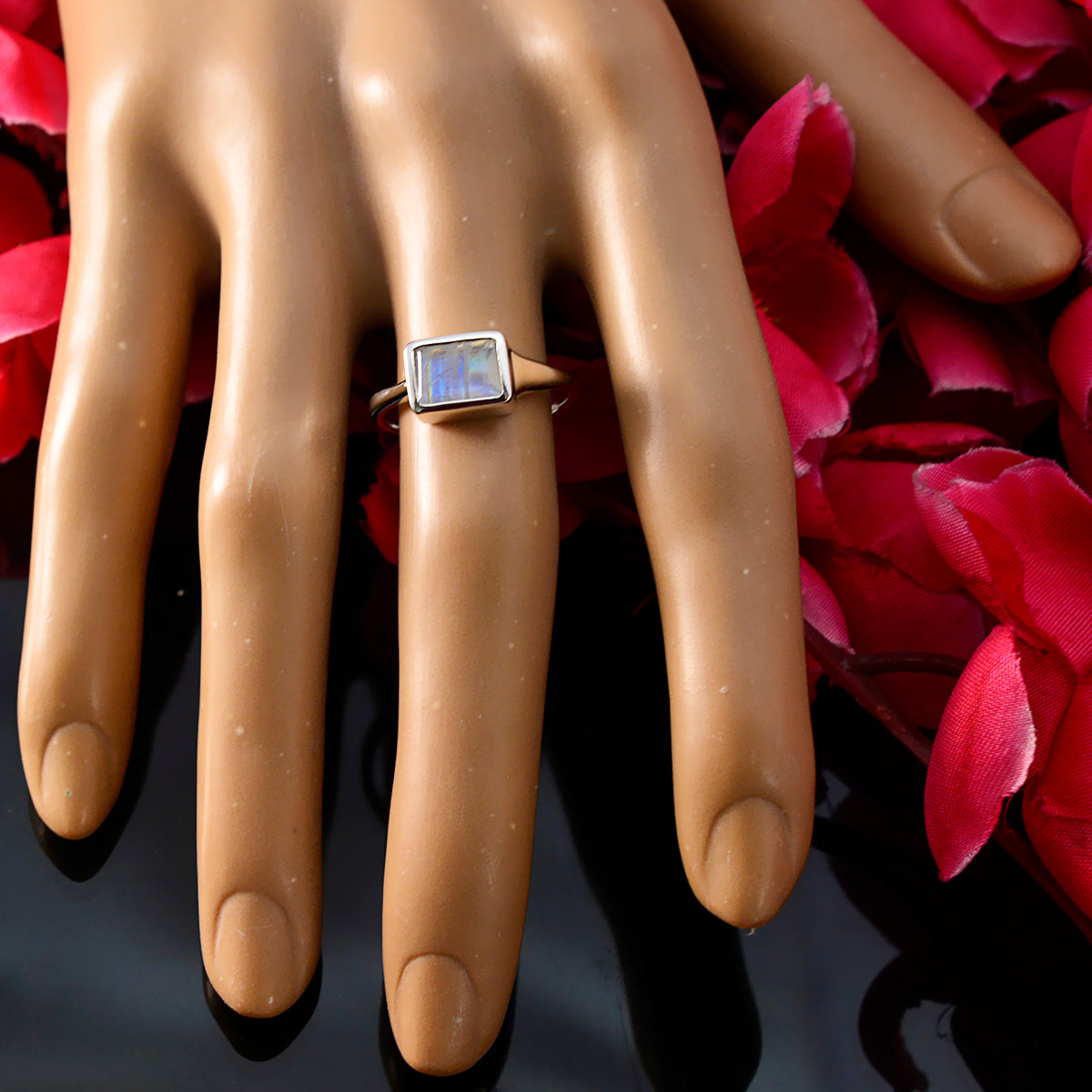 Araya Luxurious White Solitaire Ring