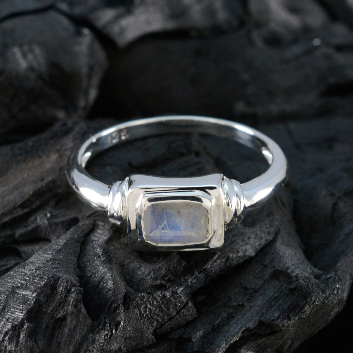 Rina Romantic White Solitaire Ring