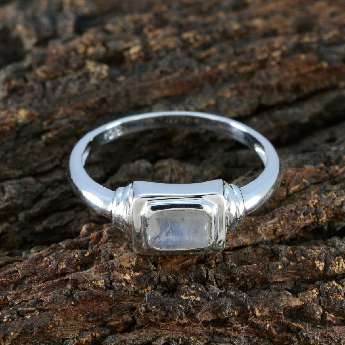 Rina Romantic White Solitaire Ring