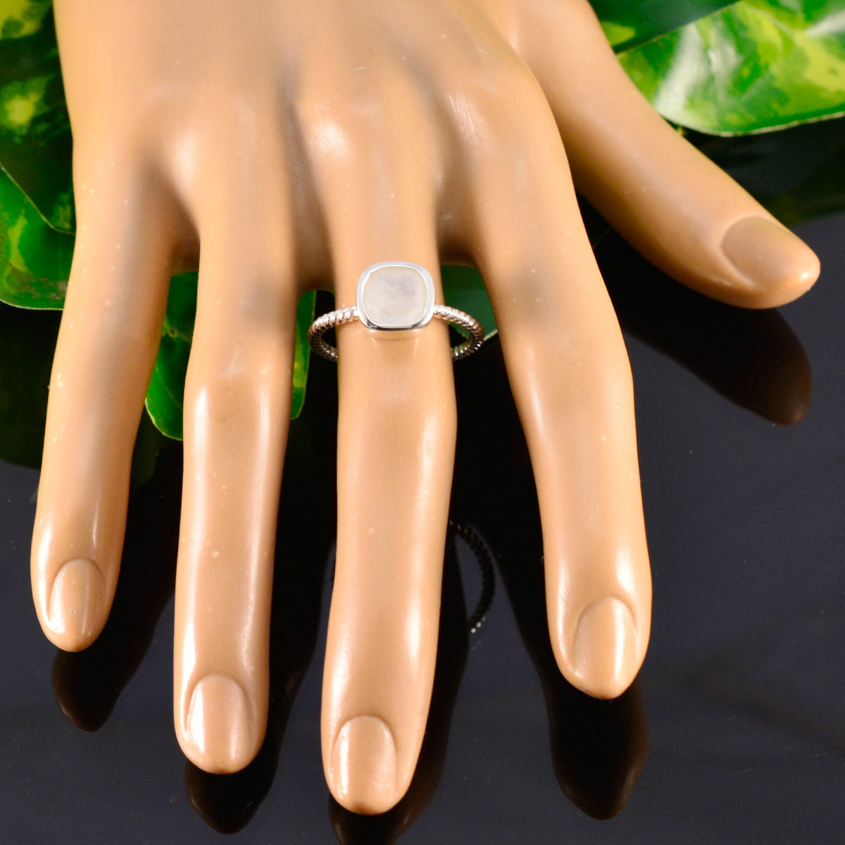 Dewi Trendy White Solitaire Ring