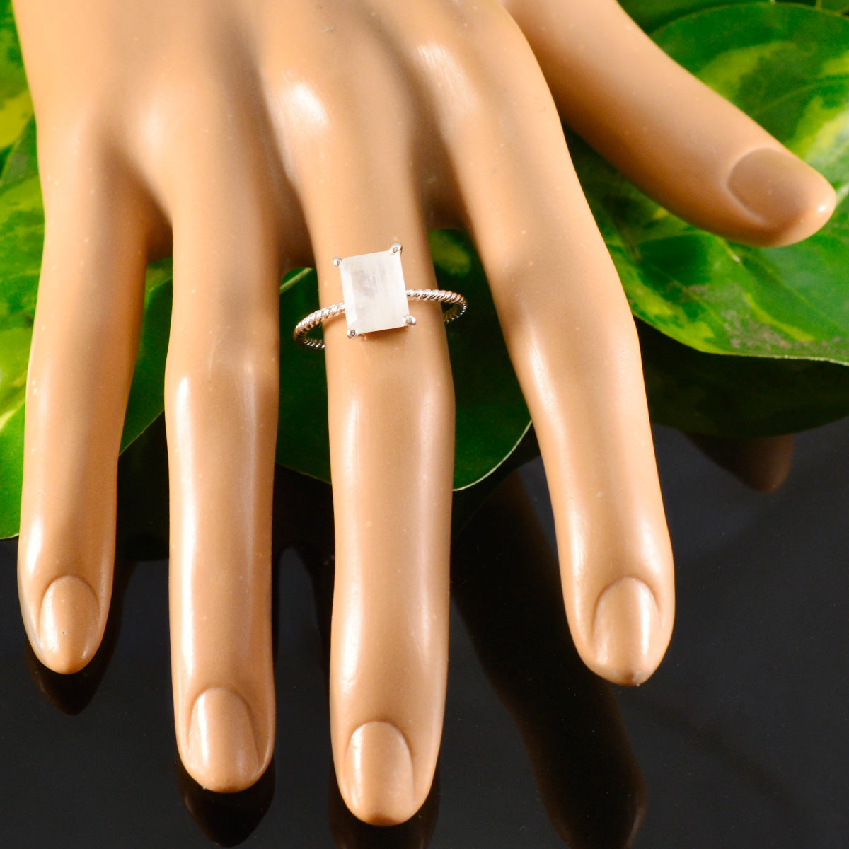 Eun-ji Twist White Solitaire Ring