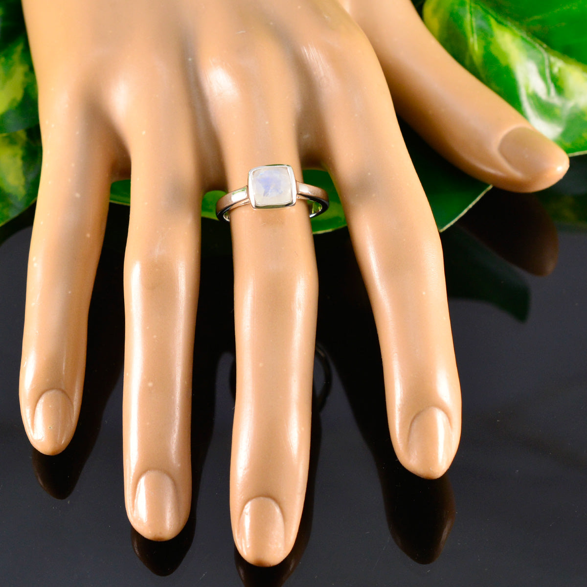Victoria Glamorous White Solitaire Ring