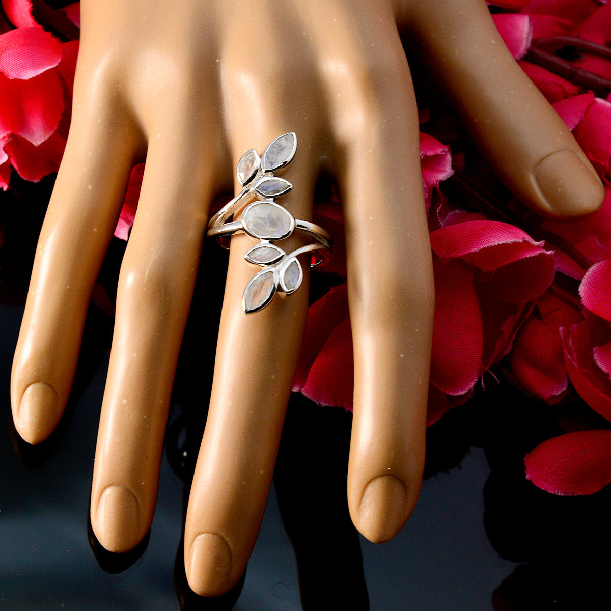 Victoria Leafy White Hepta Ring