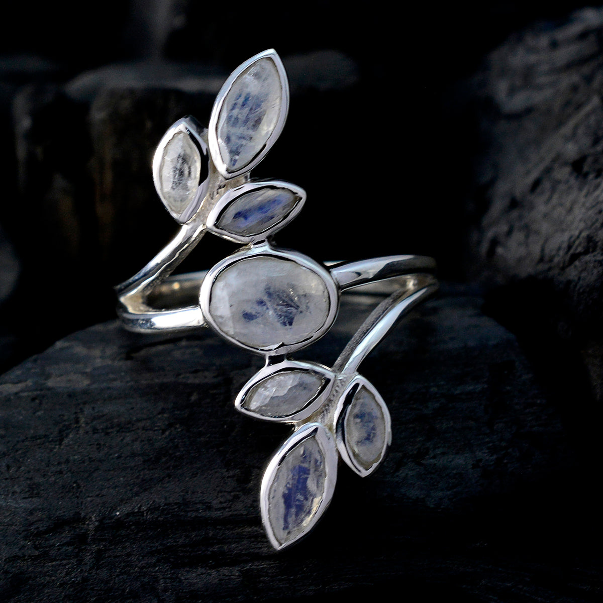 Victoria Leafy White Hepta Ring
