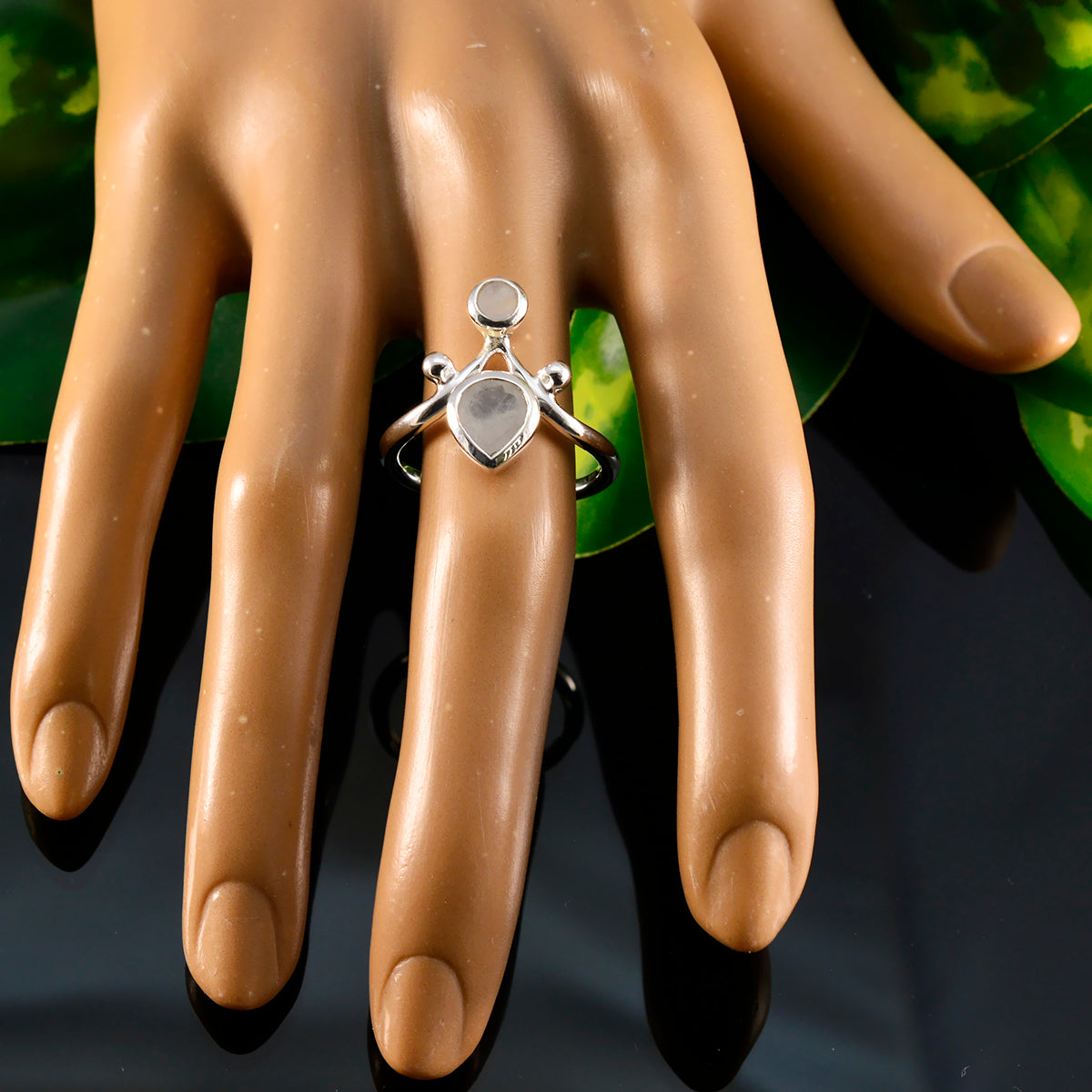 Priya Sophisticated White Toi et Moi Ring