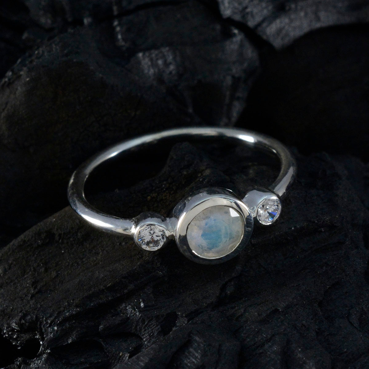 Agnes Luxurious White Trilogy Ring