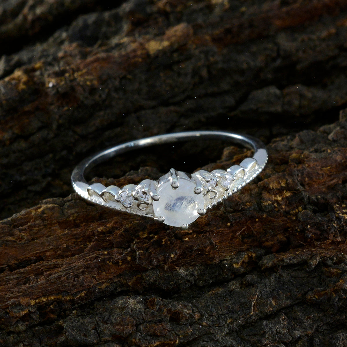 Hana Luxurious White Halo Ring