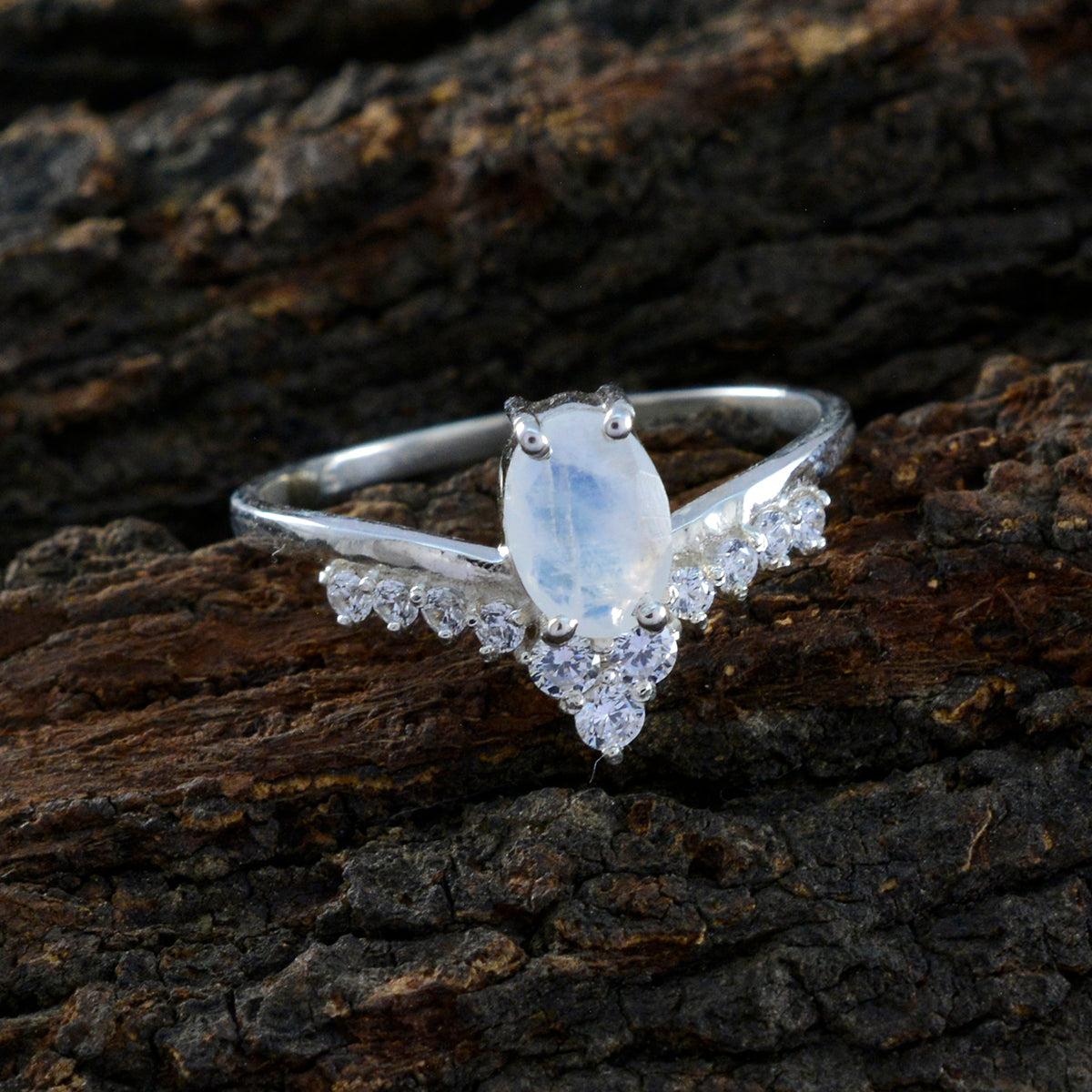 Li Lee Sophisticated White Halo Ring