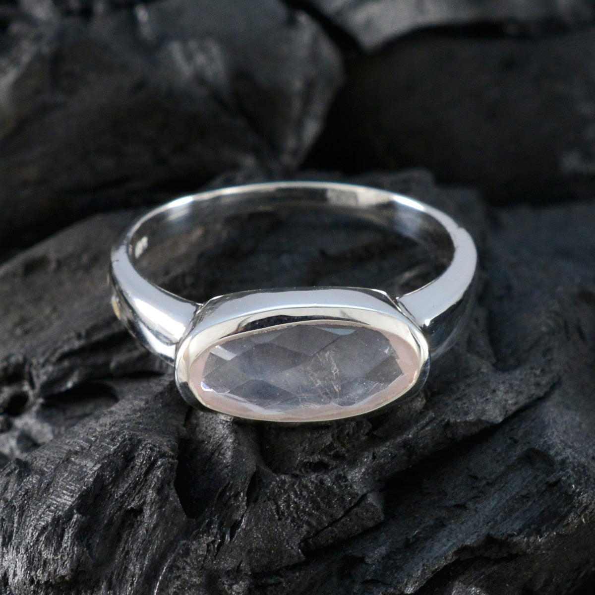 Soo-jin Feminine Pink Solitaire Ring