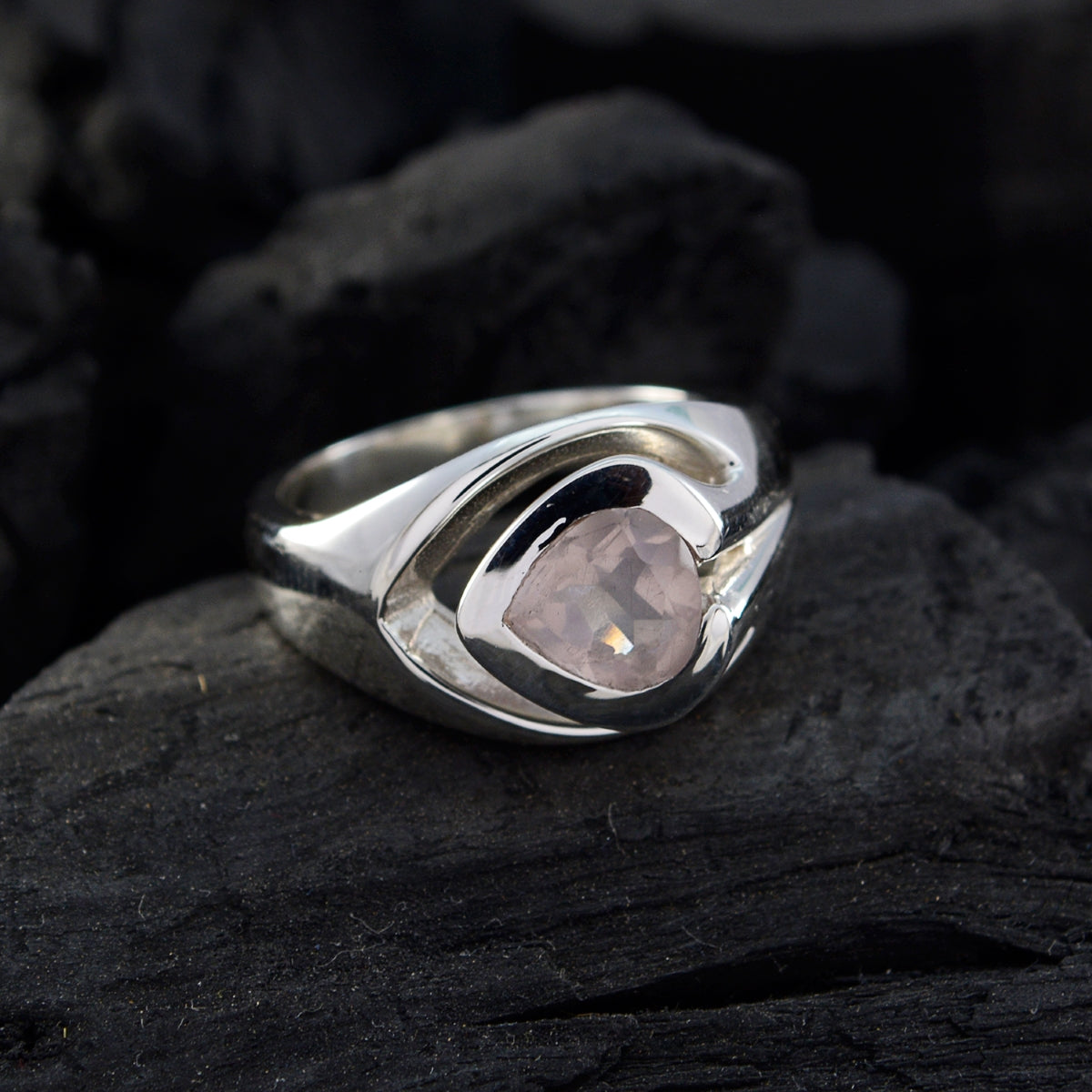 Lili Fairytale Pink Solitaire Ring