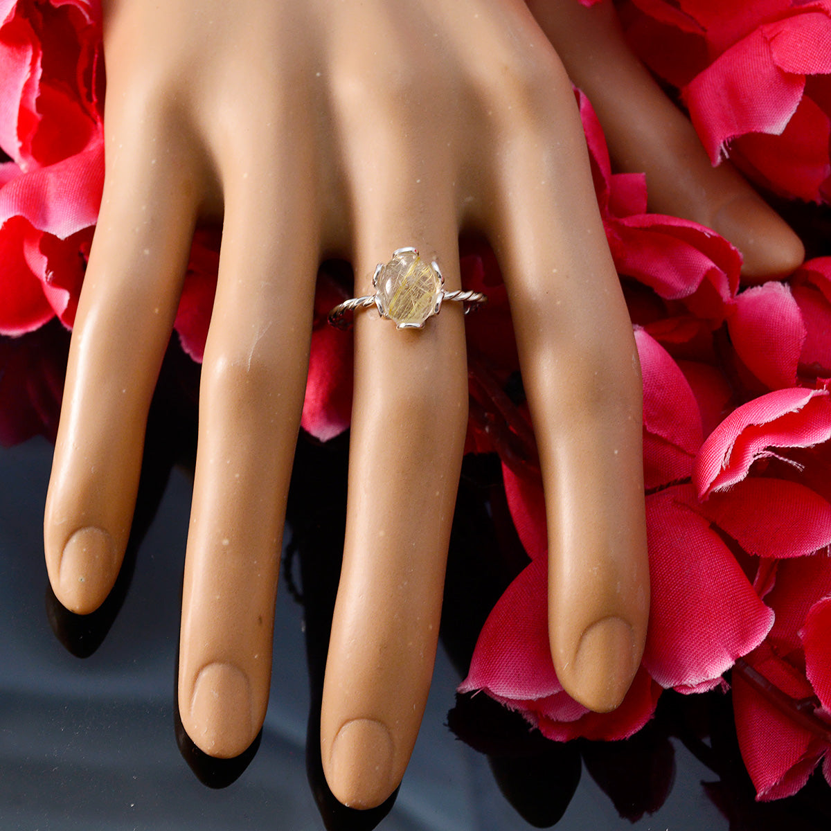 Yuki Twist Golden Solitaire Ring