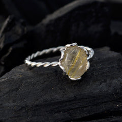 Yuki Twist Golden Solitaire Ring