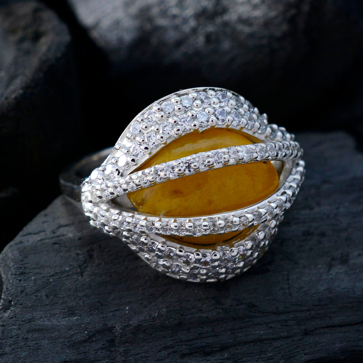 Natcha Modern Golden Halo Ring