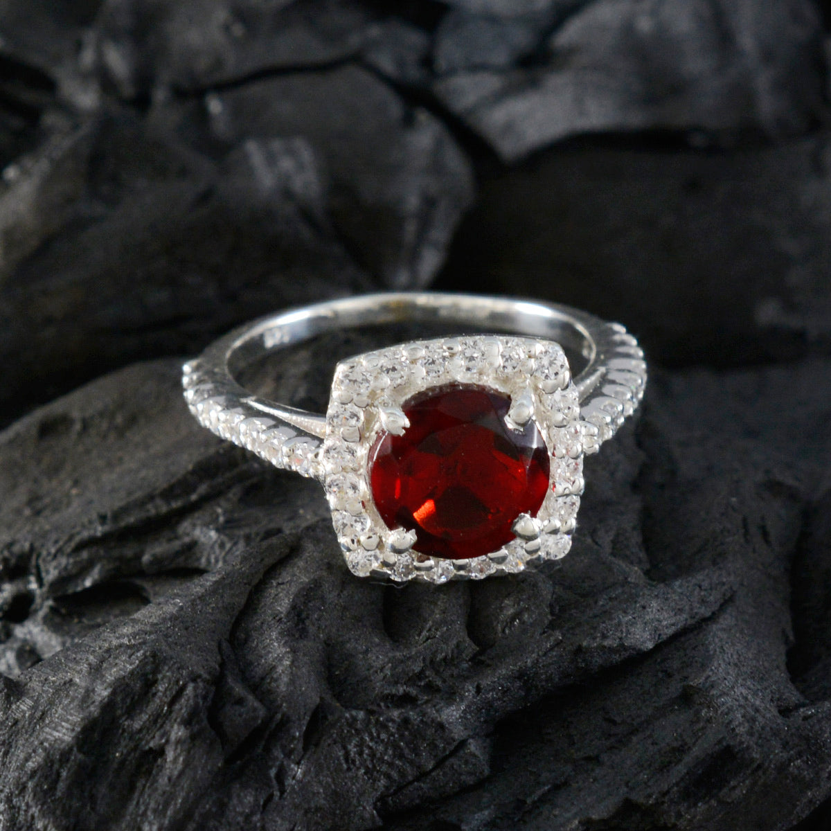 Yan Luxurious Red Halo Ring