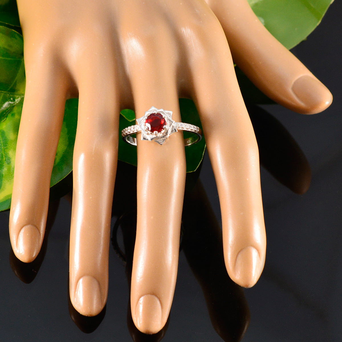 Putri Fairytale Red Halo Ring
