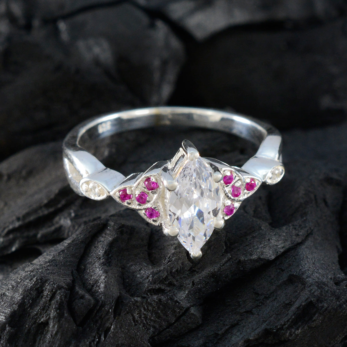 Saanvi Luxurious Red Halo Ring