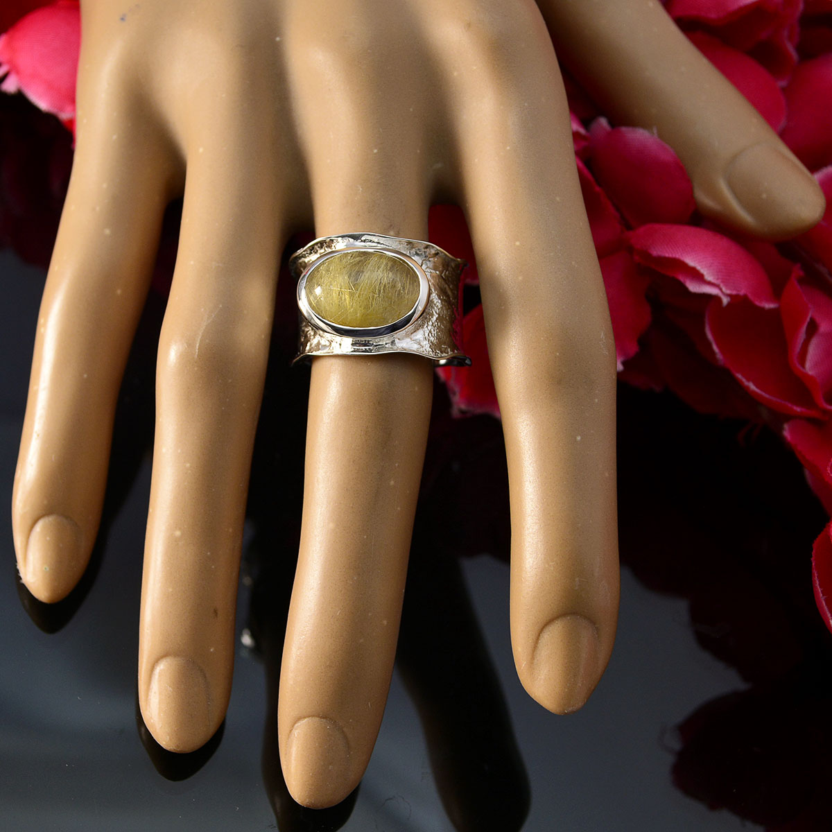 Camila Oversized Golden Solitaire Band