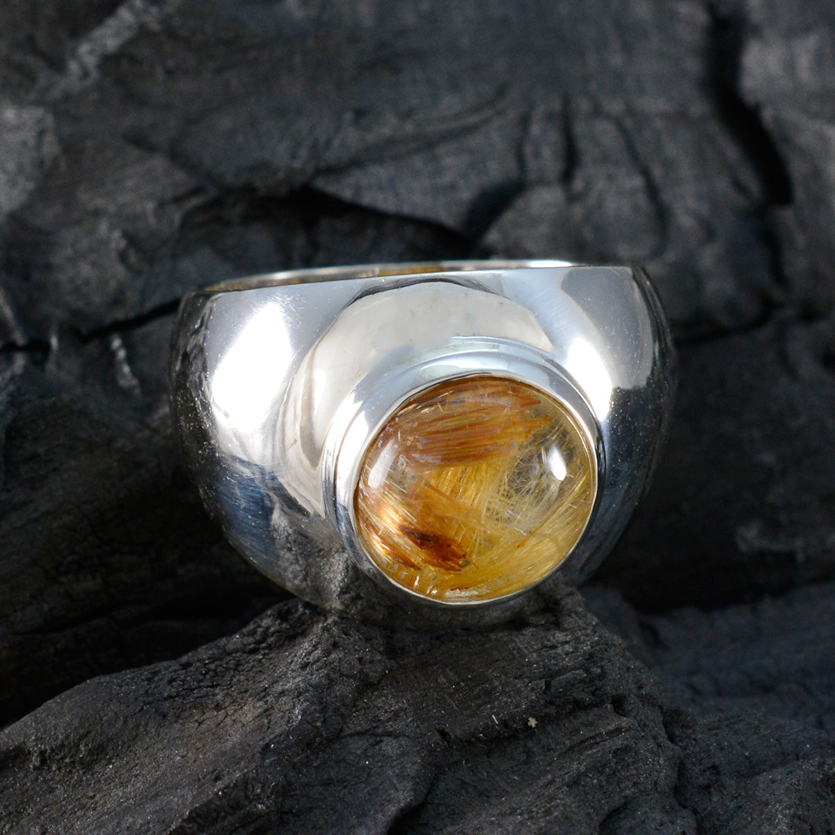 Dewi Sophisticated Golden Solitaire Ring