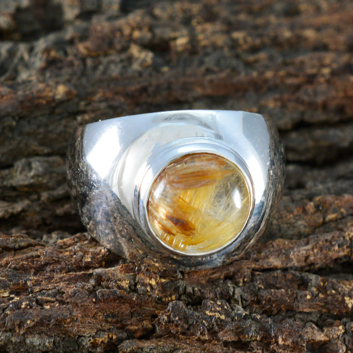 Dewi Sophisticated Golden Solitaire Ring