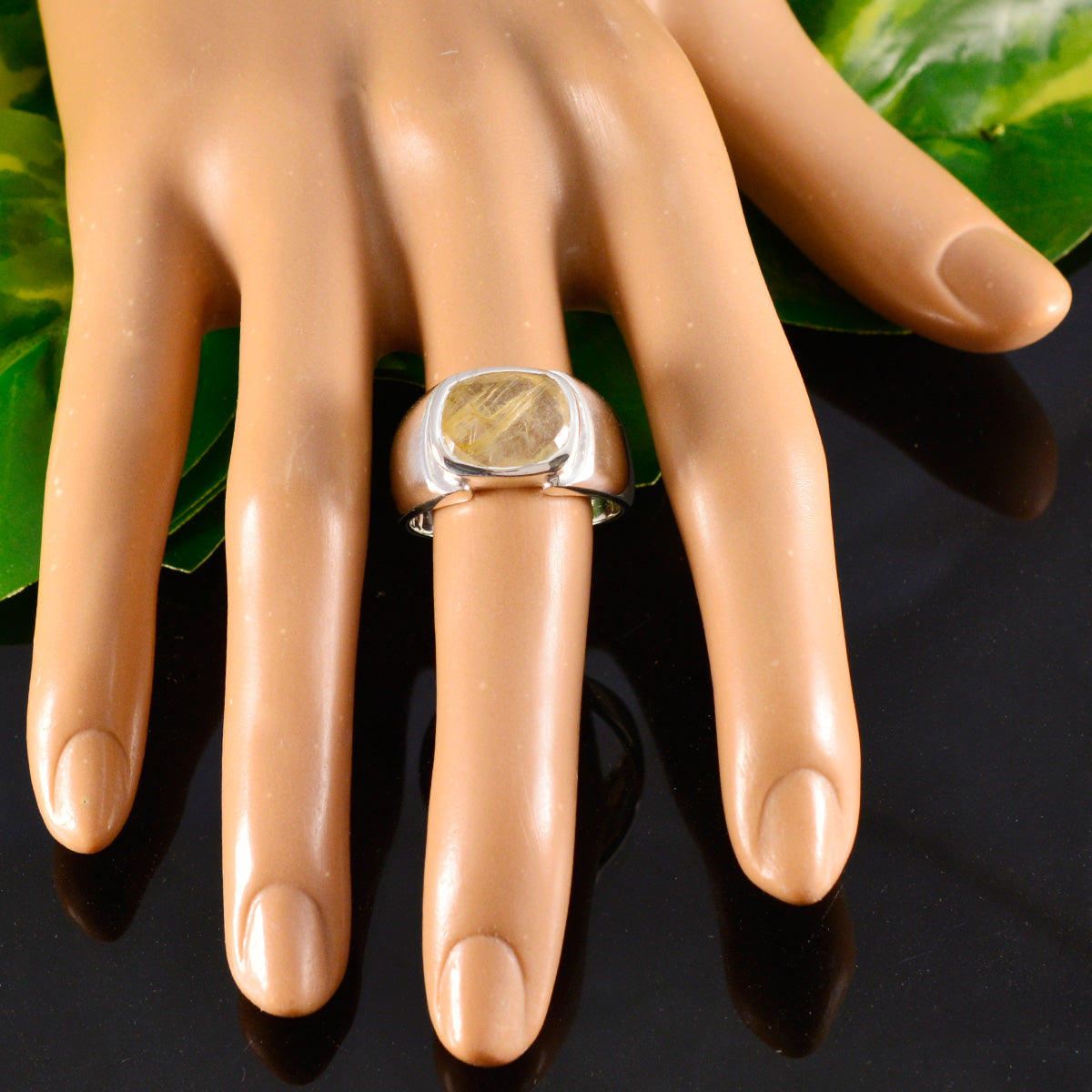 Riya Trendy Golden Solitaire Ring