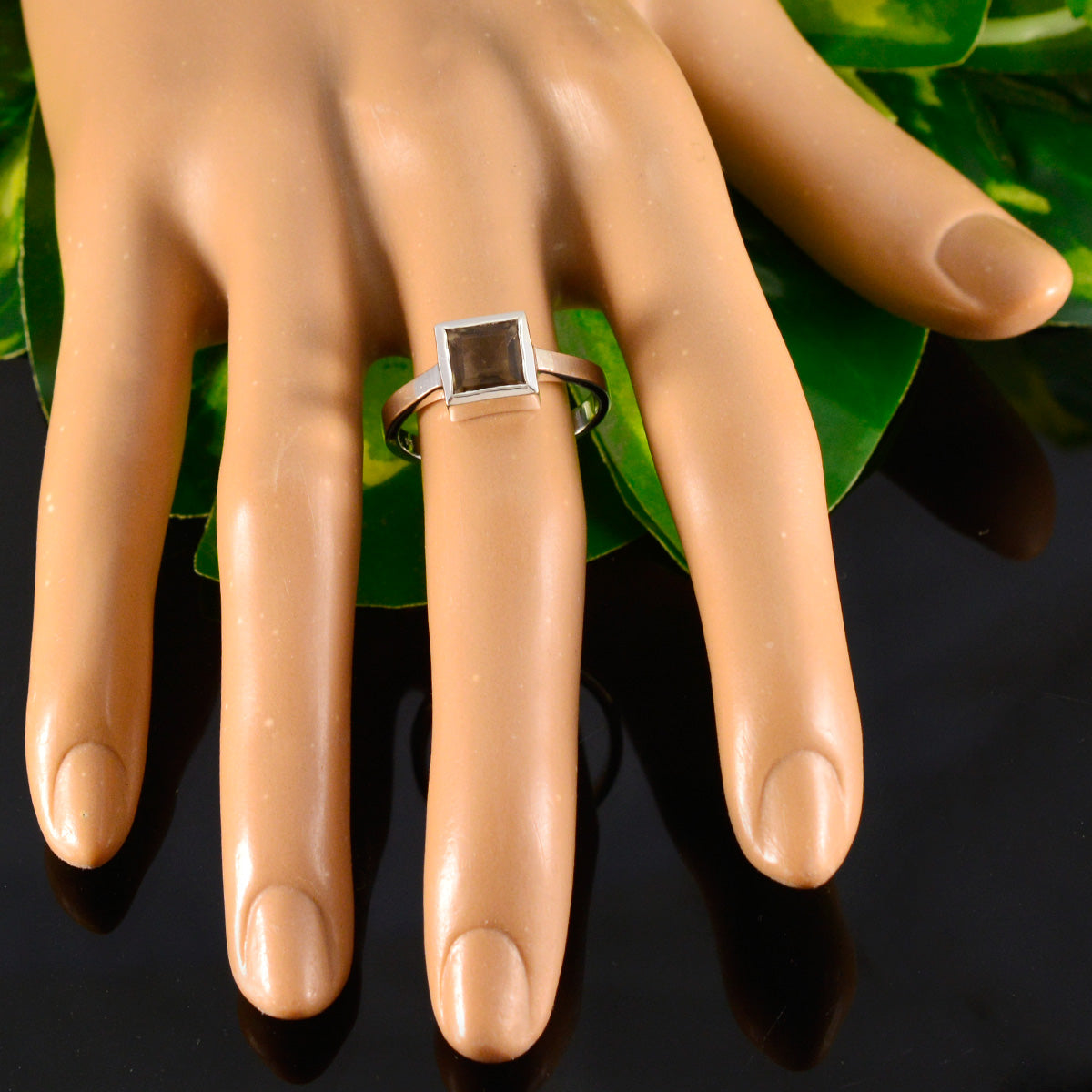 Ángeles Sophisticated Brown Solitaire Ring
