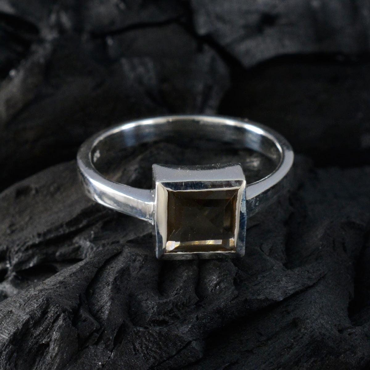 Ángeles Sophisticated Brown Solitaire Ring