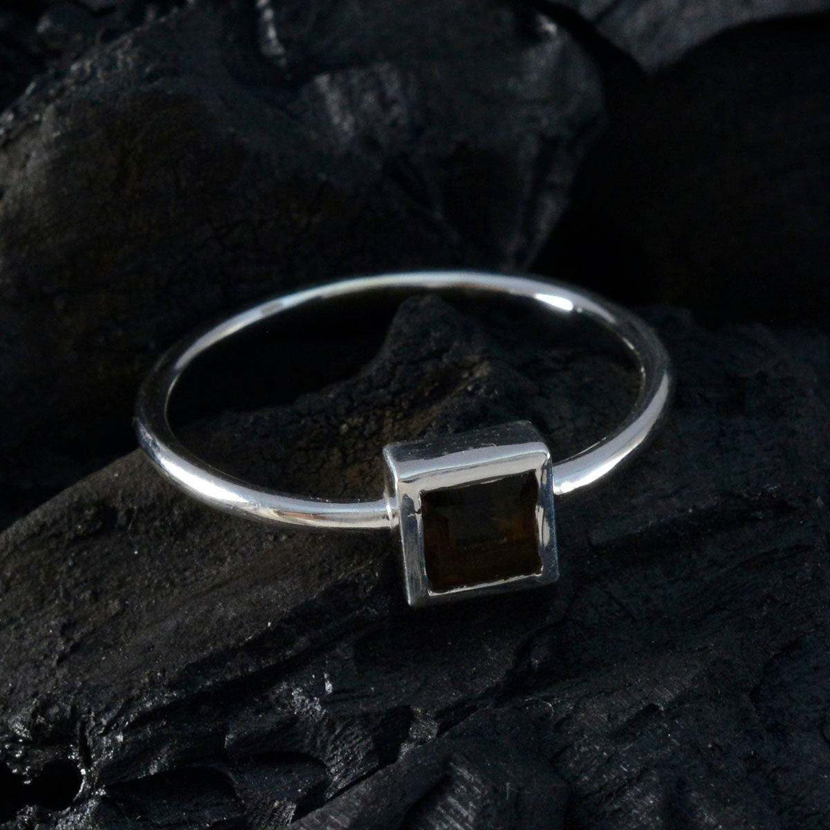 Yan Graceful Brown Solitaire Ring
