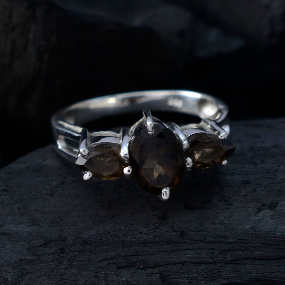 Jiwoo Glamorous Brown Trilogy Ring