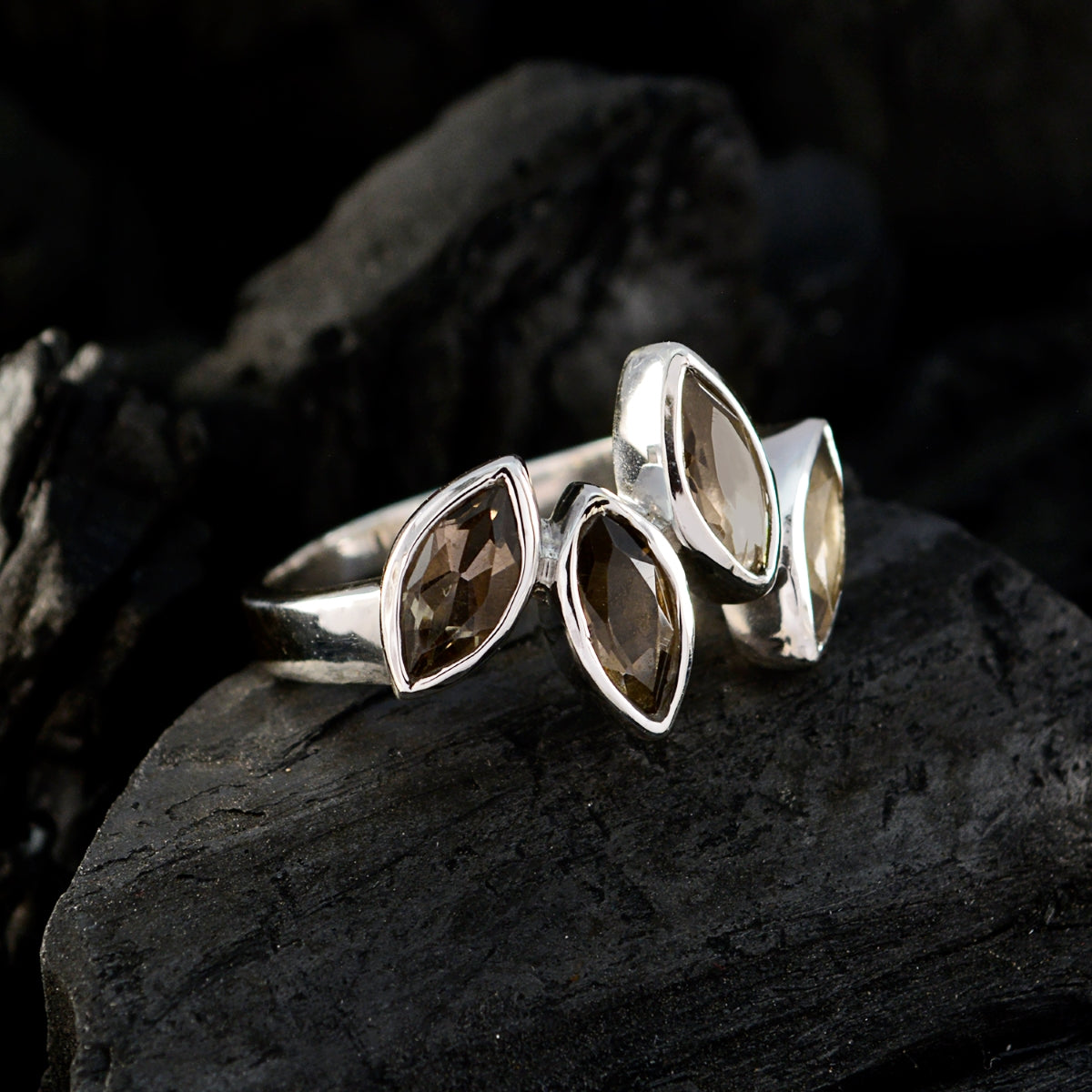 Hanna Sophisticated Brown quarter Ring