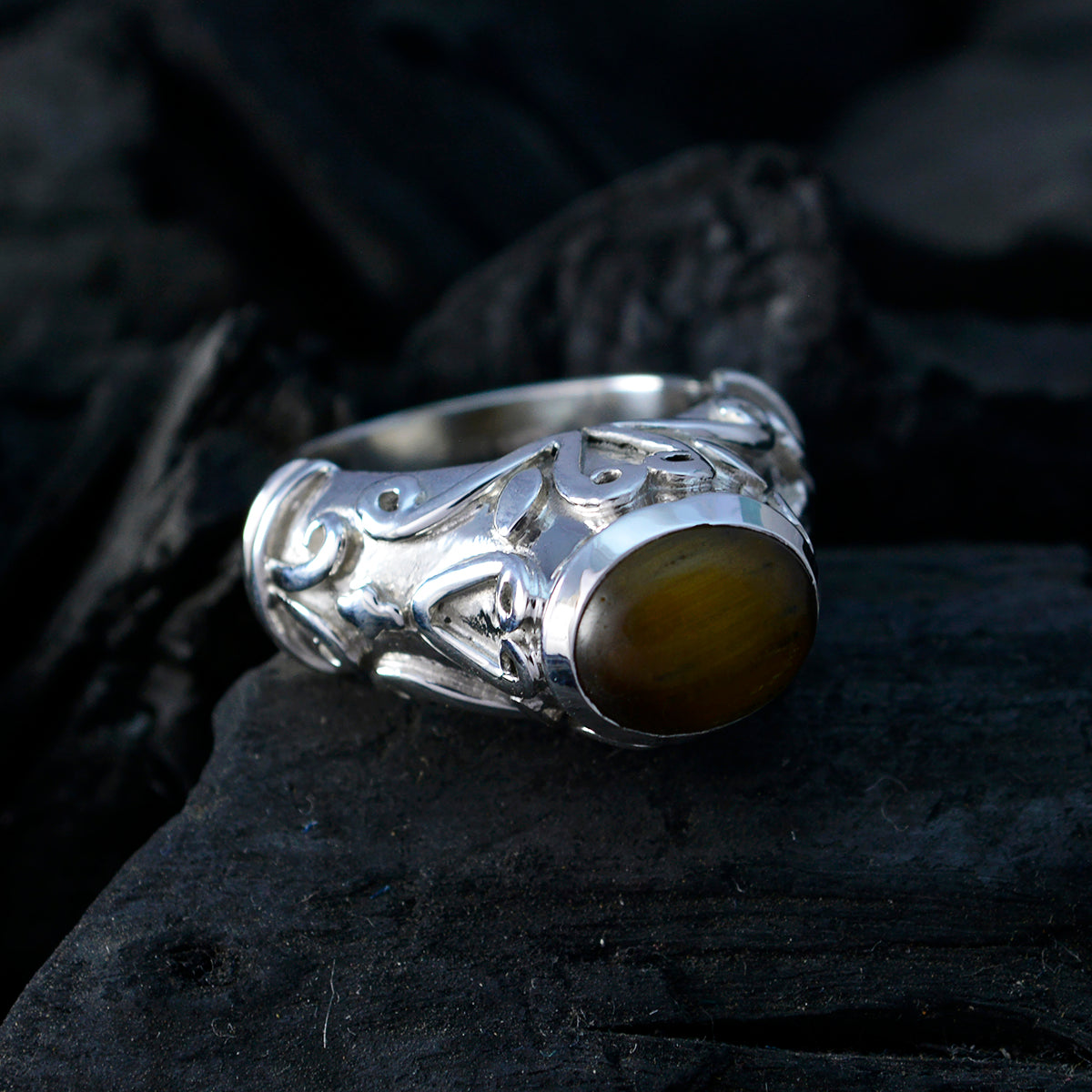 Putri antique Brown Solitaire Ring
