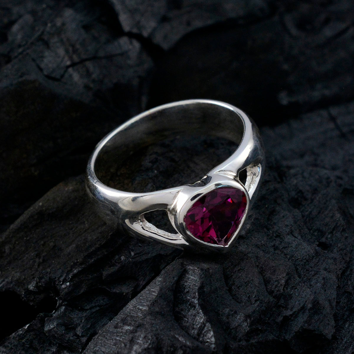 María Glamorous multicolor Solitaire Ring